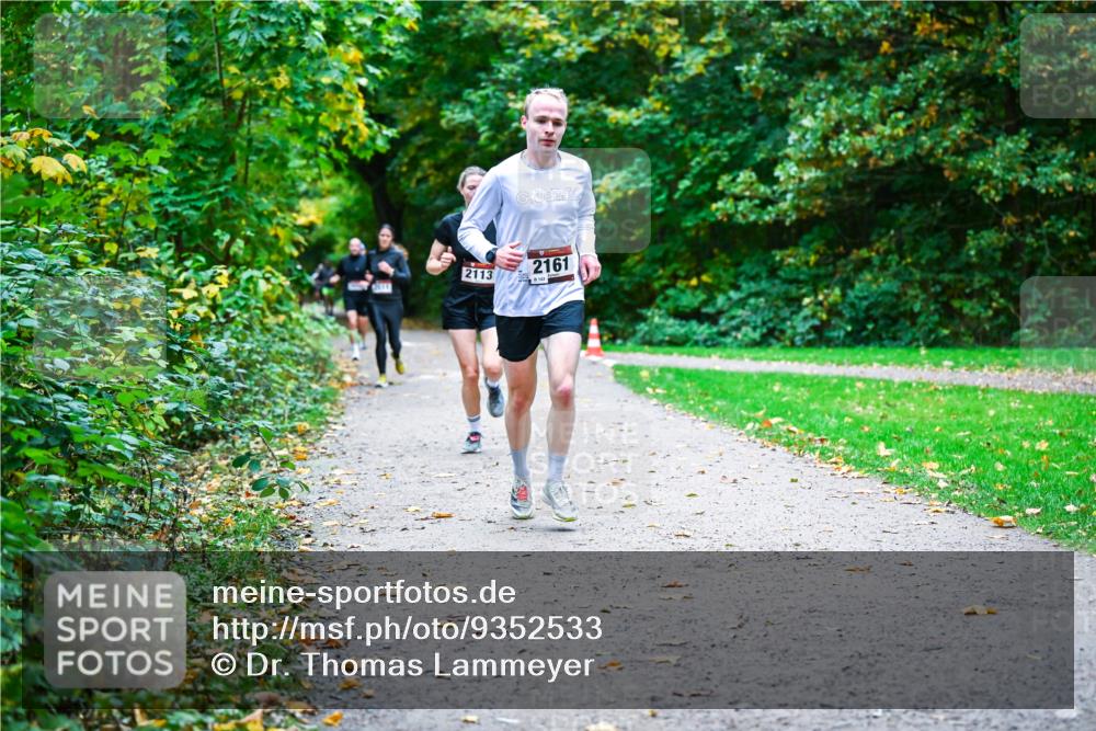 12.10.2025 - Bramfelder Halbmarathon 2025 Dr. Thomas Lammeyer http://msf.ph/oto/9352533 12.10.2025 10:44:00 Laufen 2113, 2161 meine-sportfotos.de