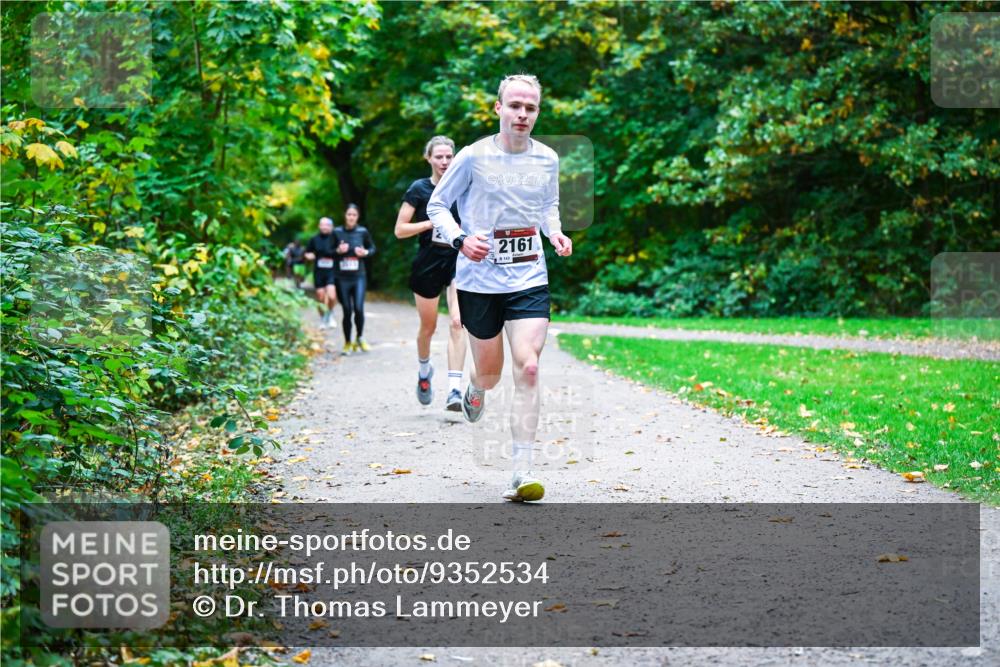 12.10.2025 - Bramfelder Halbmarathon 2025 Dr. Thomas Lammeyer http://msf.ph/oto/9352534 12.10.2025 10:44:00 Laufen 2161 meine-sportfotos.de