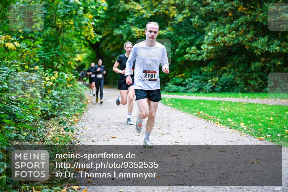 12.10.2025 - Bramfelder Halbmarathon 2025 Dr. Thomas Lammeyer http://msf.ph/oto/9352535 12.10.2025 10:44:00 Laufen 2161 meine-sportfotos.de