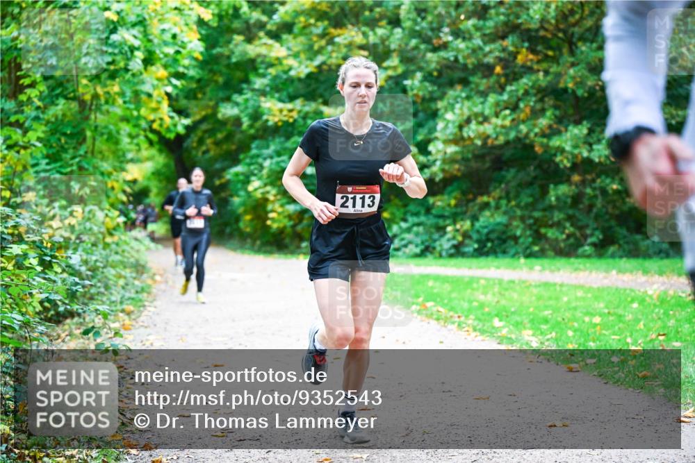 12.10.2025 - Bramfelder Halbmarathon 2025 Dr. Thomas Lammeyer http://msf.ph/oto/9352543 12.10.2025 10:44:02 Laufen 2113 meine-sportfotos.de