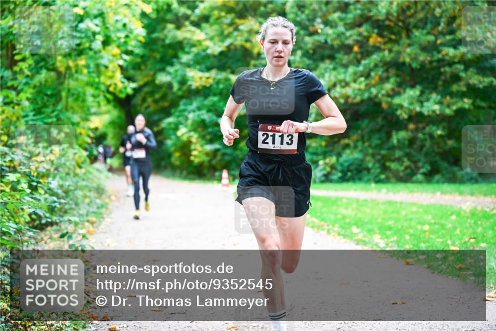 12.10.2025 - Bramfelder Halbmarathon 2025 Dr. Thomas Lammeyer http://msf.ph/oto/9352545 12.10.2025 10:44:02 Laufen 2113 meine-sportfotos.de