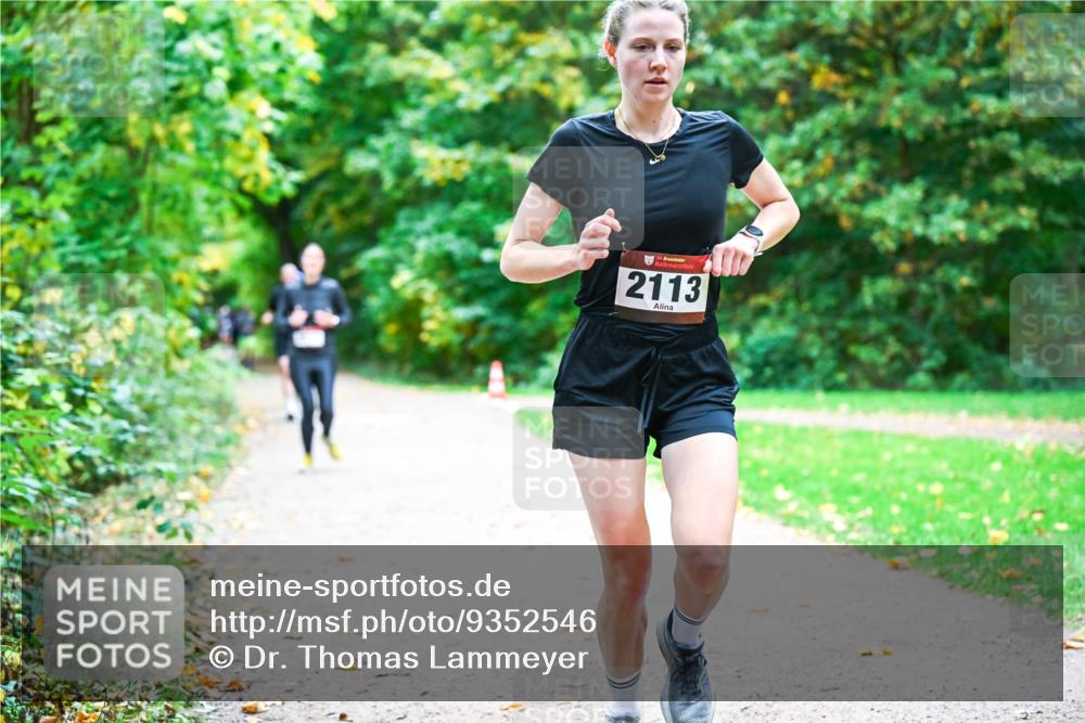 12.10.2025 - Bramfelder Halbmarathon 2025 Dr. Thomas Lammeyer http://msf.ph/oto/9352546 12.10.2025 10:44:02 Laufen 34, 2113 meine-sportfotos.de