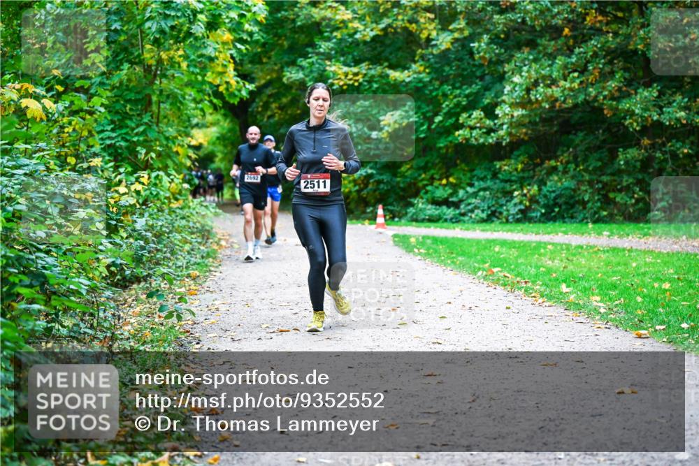 12.10.2025 - Bramfelder Halbmarathon 2025 Dr. Thomas Lammeyer http://msf.ph/oto/9352552 12.10.2025 10:44:04 Laufen 2692, 2511 meine-sportfotos.de