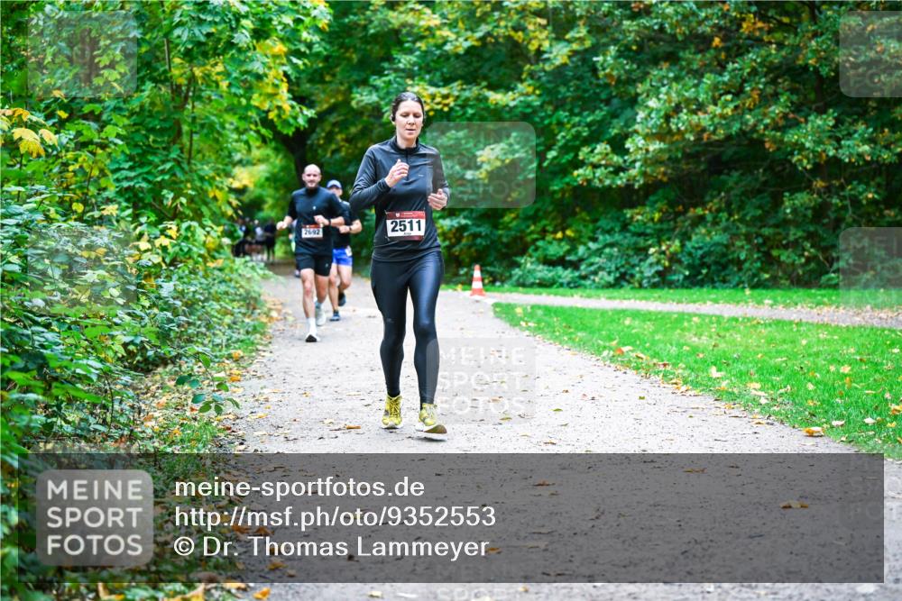 12.10.2025 - Bramfelder Halbmarathon 2025 Dr. Thomas Lammeyer http://msf.ph/oto/9352553 12.10.2025 10:44:04 Laufen 2692, 2511 meine-sportfotos.de