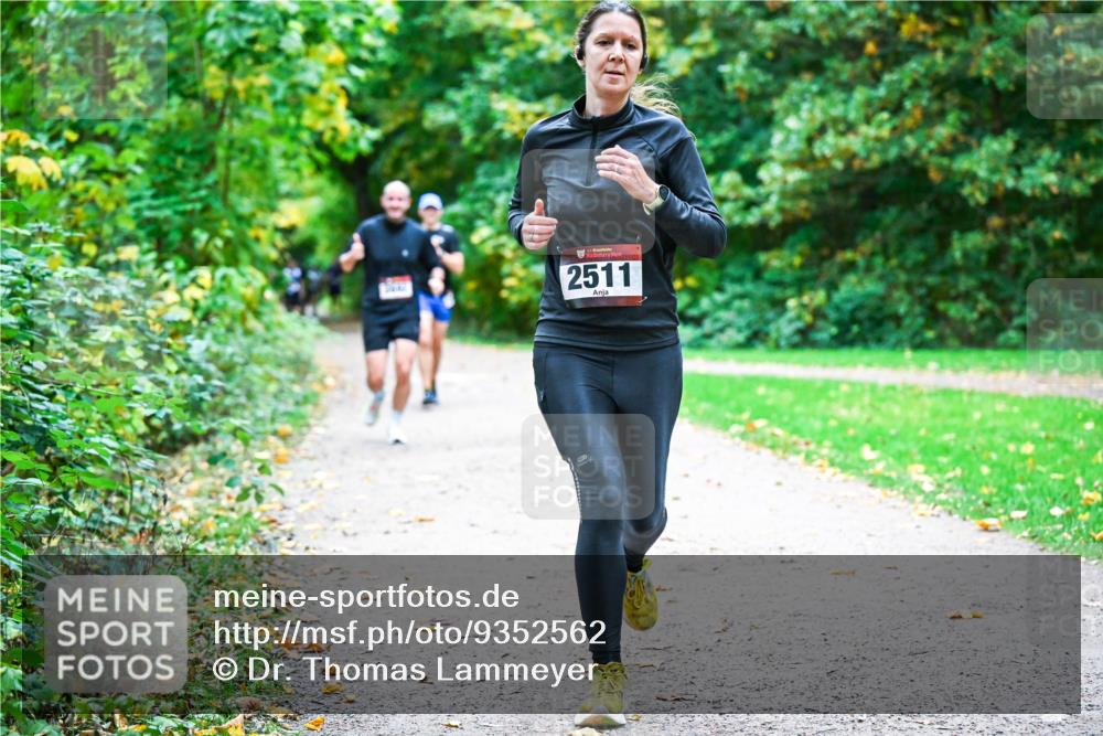 12.10.2025 - Bramfelder Halbmarathon 2025 Dr. Thomas Lammeyer http://msf.ph/oto/9352562 12.10.2025 10:44:05 Laufen 2511 meine-sportfotos.de