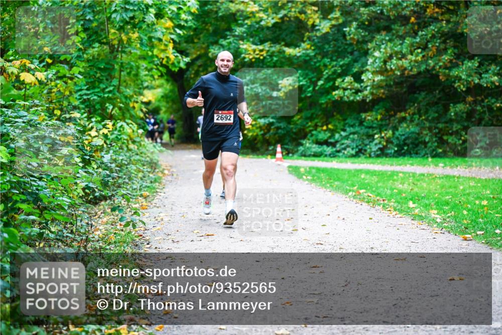 12.10.2025 - Bramfelder Halbmarathon 2025 Dr. Thomas Lammeyer http://msf.ph/oto/9352565 12.10.2025 10:44:07 Laufen 2692 meine-sportfotos.de