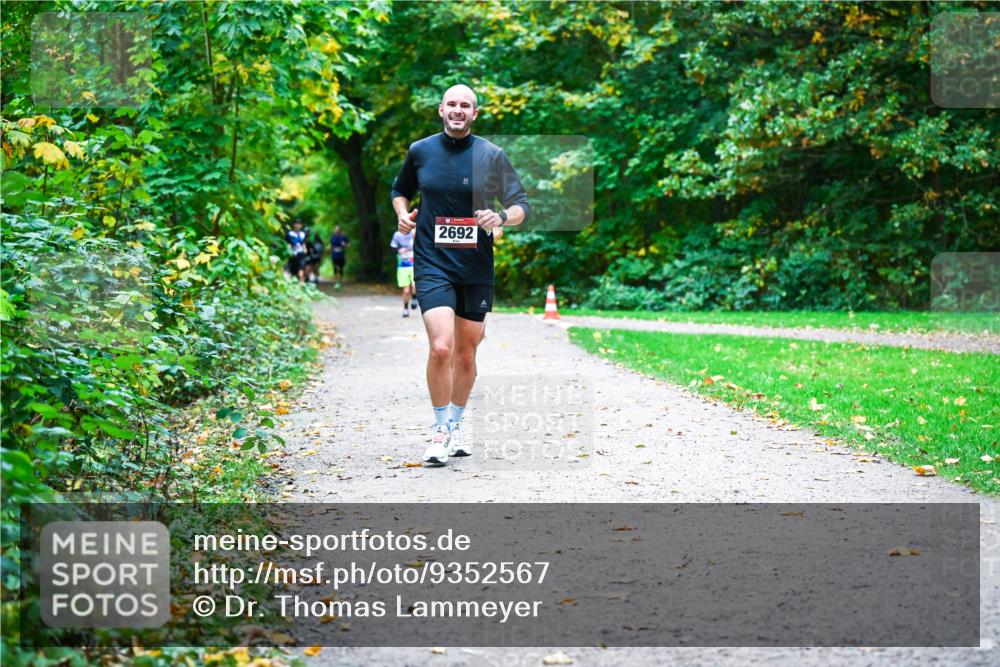 12.10.2025 - Bramfelder Halbmarathon 2025 Dr. Thomas Lammeyer http://msf.ph/oto/9352567 12.10.2025 10:44:07 Laufen 2692 meine-sportfotos.de