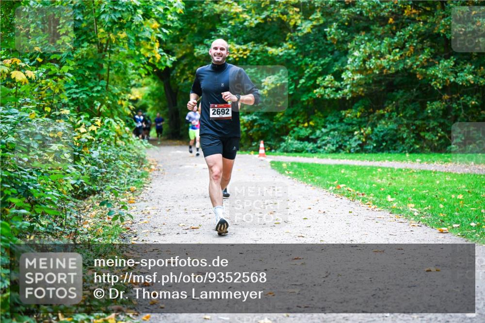 12.10.2025 - Bramfelder Halbmarathon 2025 Dr. Thomas Lammeyer http://msf.ph/oto/9352568 12.10.2025 10:44:07 Laufen 2692 meine-sportfotos.de