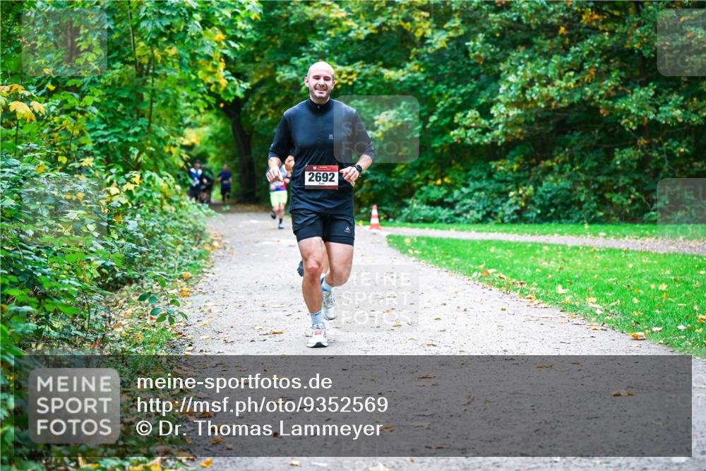 12.10.2025 - Bramfelder Halbmarathon 2025 Dr. Thomas Lammeyer http://msf.ph/oto/9352569 12.10.2025 10:44:07 Laufen 2692 meine-sportfotos.de
