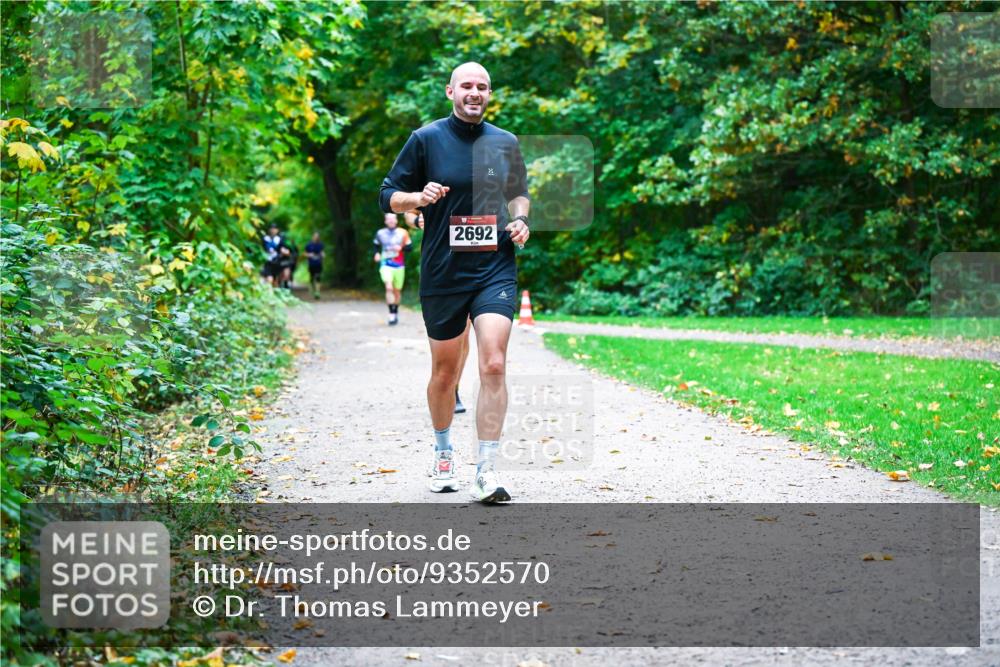 12.10.2025 - Bramfelder Halbmarathon 2025 Dr. Thomas Lammeyer http://msf.ph/oto/9352570 12.10.2025 10:44:07 Laufen 2692 meine-sportfotos.de