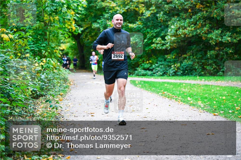 12.10.2025 - Bramfelder Halbmarathon 2025 Dr. Thomas Lammeyer http://msf.ph/oto/9352571 12.10.2025 10:44:08 Laufen 2692 meine-sportfotos.de