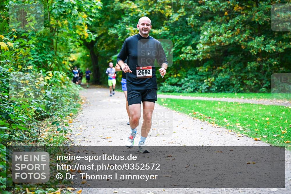 12.10.2025 - Bramfelder Halbmarathon 2025 Dr. Thomas Lammeyer http://msf.ph/oto/9352572 12.10.2025 10:44:08 Laufen 2692 meine-sportfotos.de