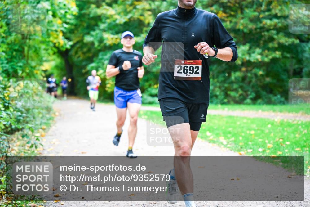12.10.2025 - Bramfelder Halbmarathon 2025 Dr. Thomas Lammeyer http://msf.ph/oto/9352579 12.10.2025 10:44:09 Laufen 34, 2692 meine-sportfotos.de