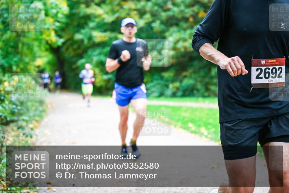 12.10.2025 - Bramfelder Halbmarathon 2025 Dr. Thomas Lammeyer http://msf.ph/oto/9352580 12.10.2025 10:44:09 Laufen 2692 meine-sportfotos.de
