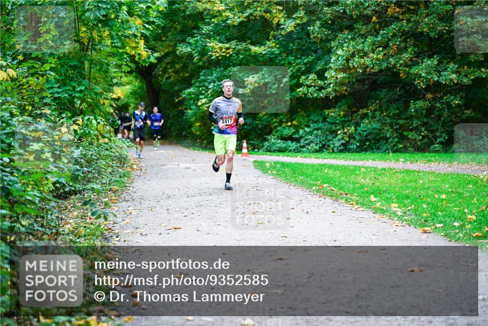 12.10.2025 - Bramfelder Halbmarathon 2025 Dr. Thomas Lammeyer http://msf.ph/oto/9352585 12.10.2025 10:44:11 Laufen 2417 meine-sportfotos.de