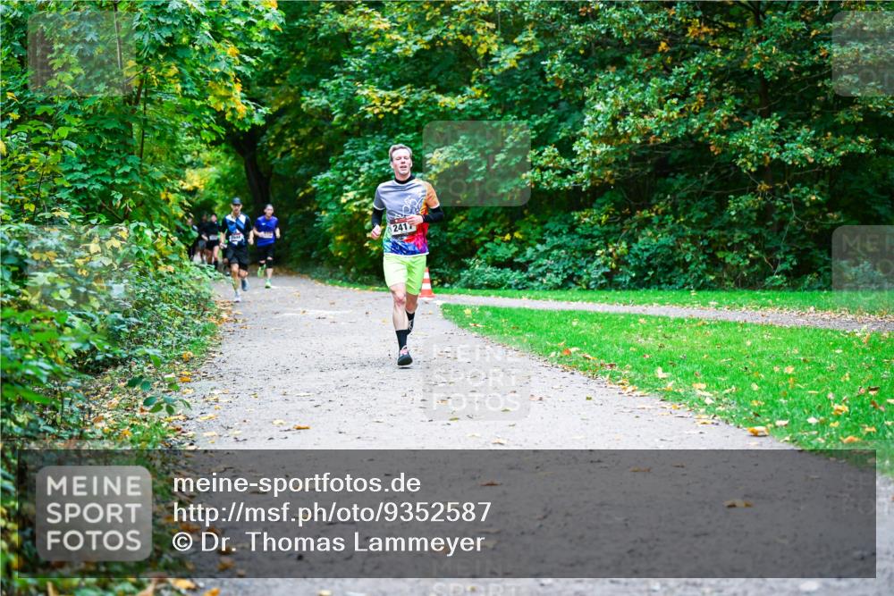 12.10.2025 - Bramfelder Halbmarathon 2025 Dr. Thomas Lammeyer http://msf.ph/oto/9352587 12.10.2025 10:44:11 Laufen 241 meine-sportfotos.de