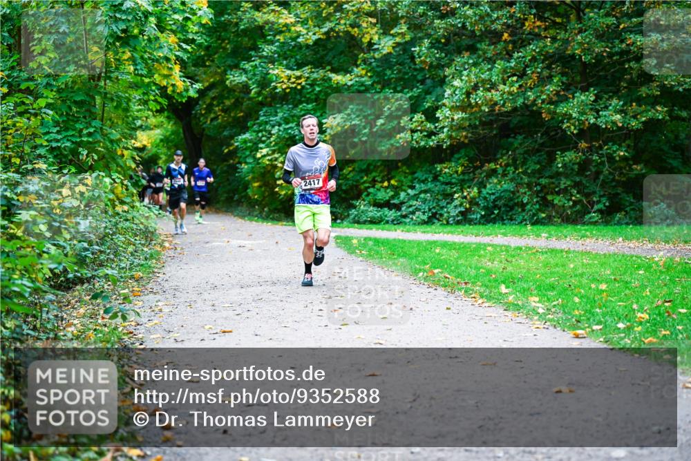 12.10.2025 - Bramfelder Halbmarathon 2025 Dr. Thomas Lammeyer http://msf.ph/oto/9352588 12.10.2025 10:44:12 Laufen 2417 meine-sportfotos.de
