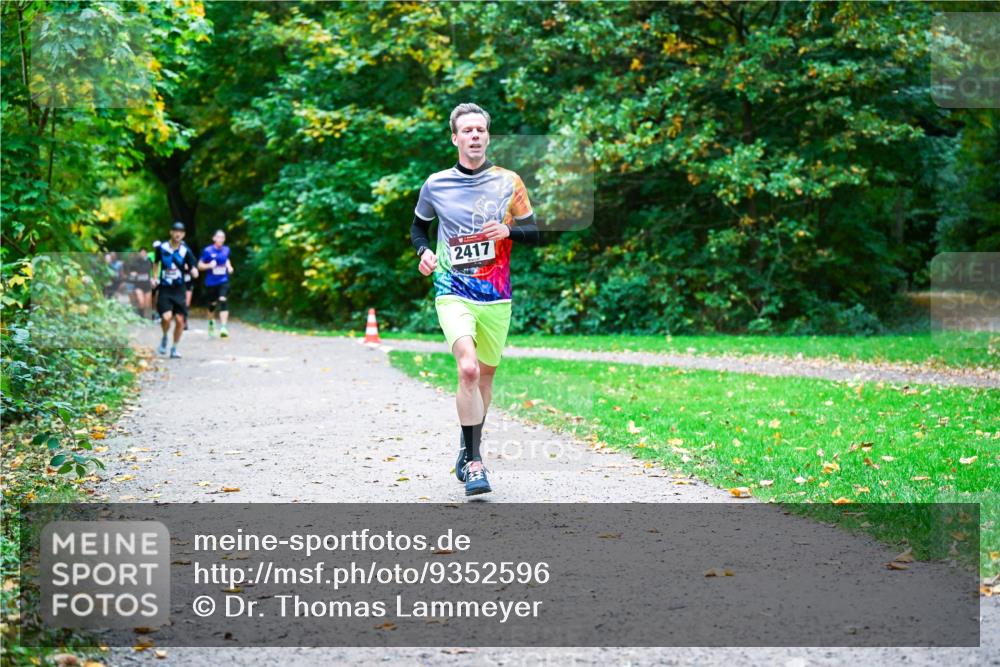 12.10.2025 - Bramfelder Halbmarathon 2025 Dr. Thomas Lammeyer http://msf.ph/oto/9352596 12.10.2025 10:44:13 Laufen 2417 meine-sportfotos.de