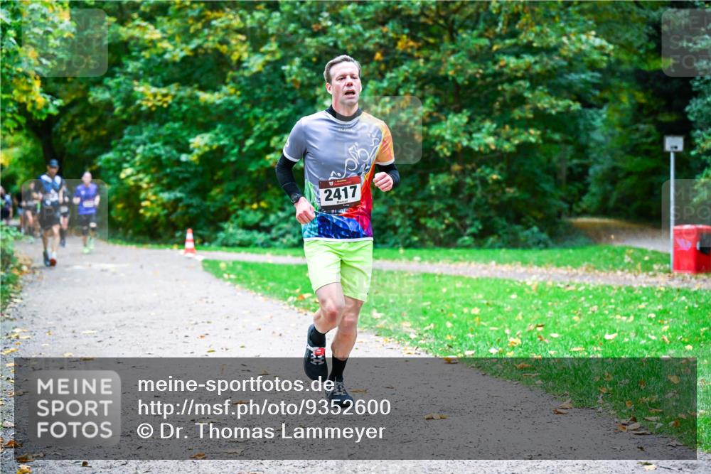 12.10.2025 - Bramfelder Halbmarathon 2025 Dr. Thomas Lammeyer http://msf.ph/oto/9352600 12.10.2025 10:44:13 Laufen 2417 meine-sportfotos.de