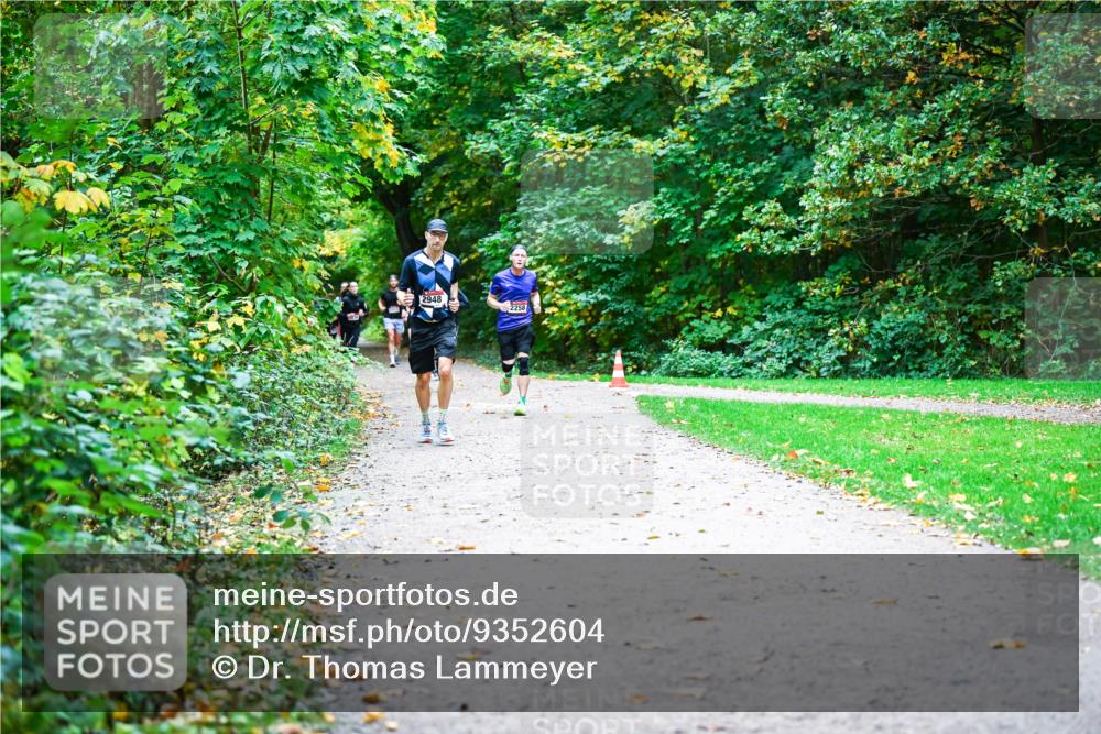 12.10.2025 - Bramfelder Halbmarathon 2025 Dr. Thomas Lammeyer http://msf.ph/oto/9352604 12.10.2025 10:44:15 Laufen 2948, 2258 meine-sportfotos.de