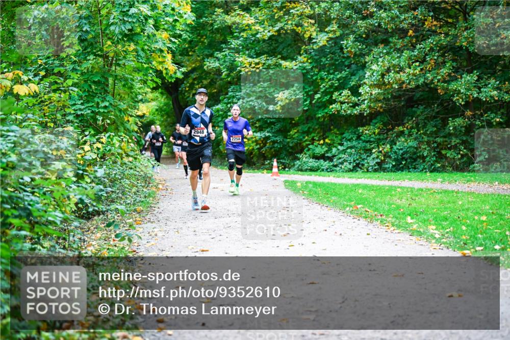 12.10.2025 - Bramfelder Halbmarathon 2025 Dr. Thomas Lammeyer http://msf.ph/oto/9352610 12.10.2025 10:44:16 Laufen 243, 2948, 2258 meine-sportfotos.de