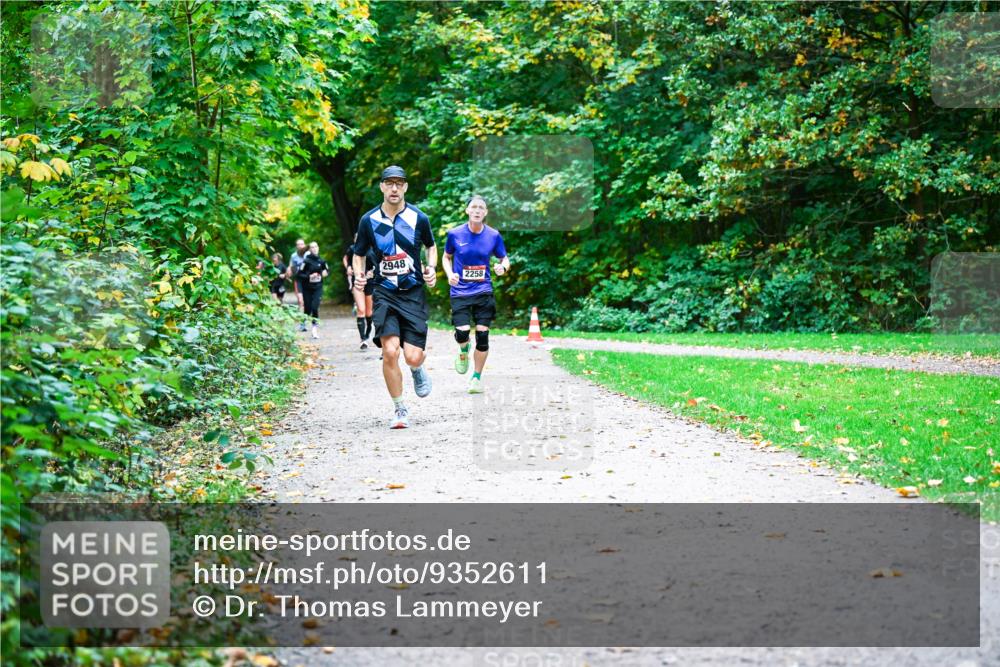 12.10.2025 - Bramfelder Halbmarathon 2025 Dr. Thomas Lammeyer http://msf.ph/oto/9352611 12.10.2025 10:44:17 Laufen 2948, 2258 meine-sportfotos.de