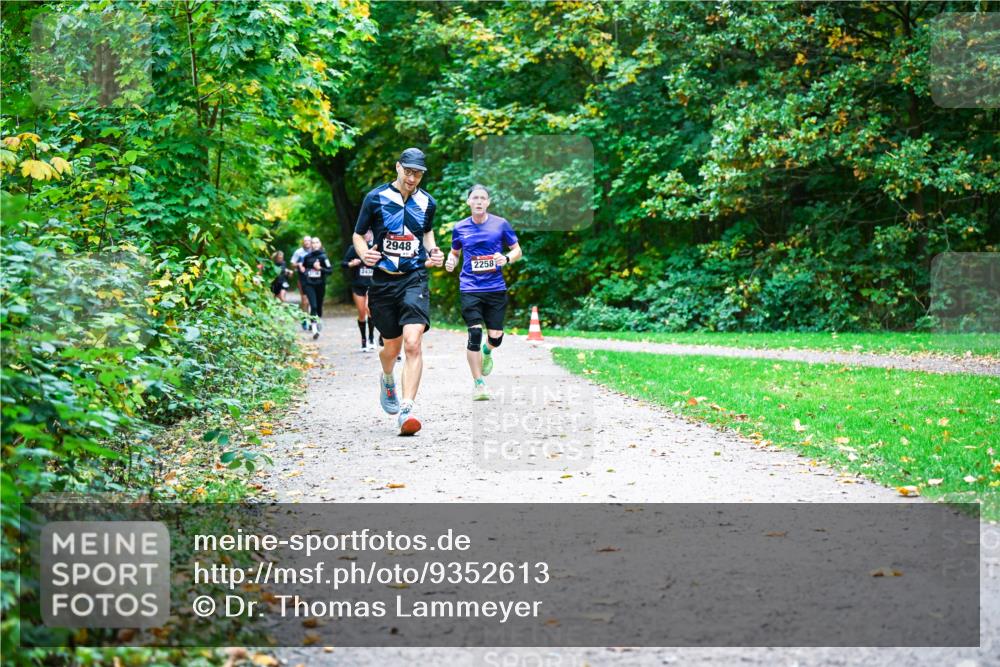 12.10.2025 - Bramfelder Halbmarathon 2025 Dr. Thomas Lammeyer http://msf.ph/oto/9352613 12.10.2025 10:44:17 Laufen 2437, 2948, 2258 meine-sportfotos.de
