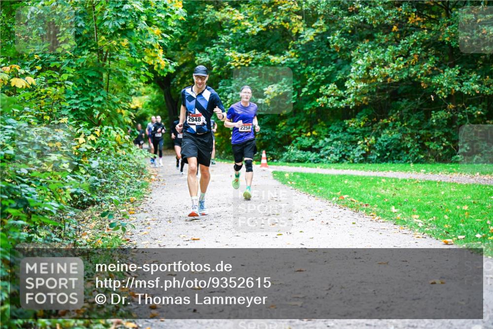 12.10.2025 - Bramfelder Halbmarathon 2025 Dr. Thomas Lammeyer http://msf.ph/oto/9352615 12.10.2025 10:44:17 Laufen 2948, 2258 meine-sportfotos.de