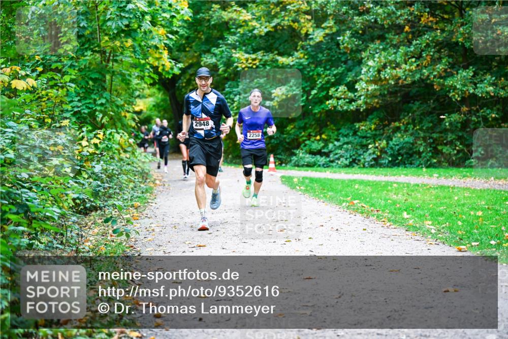 12.10.2025 - Bramfelder Halbmarathon 2025 Dr. Thomas Lammeyer http://msf.ph/oto/9352616 12.10.2025 10:44:17 Laufen 2948, 2258 meine-sportfotos.de