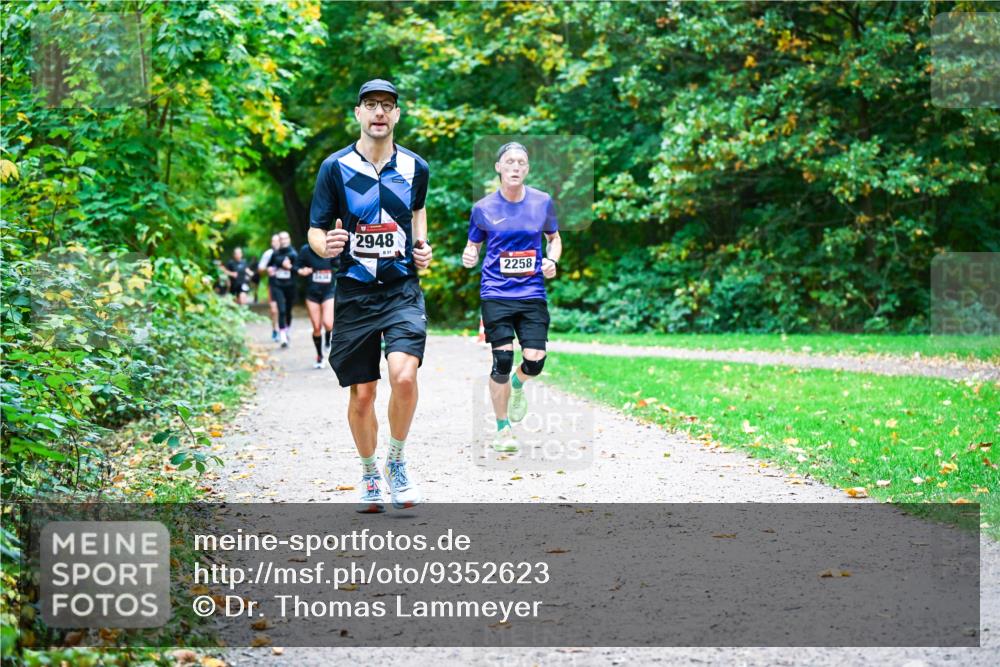 12.10.2025 - Bramfelder Halbmarathon 2025 Dr. Thomas Lammeyer http://msf.ph/oto/9352623 12.10.2025 10:44:18 Laufen 2948, 51, 2258 meine-sportfotos.de