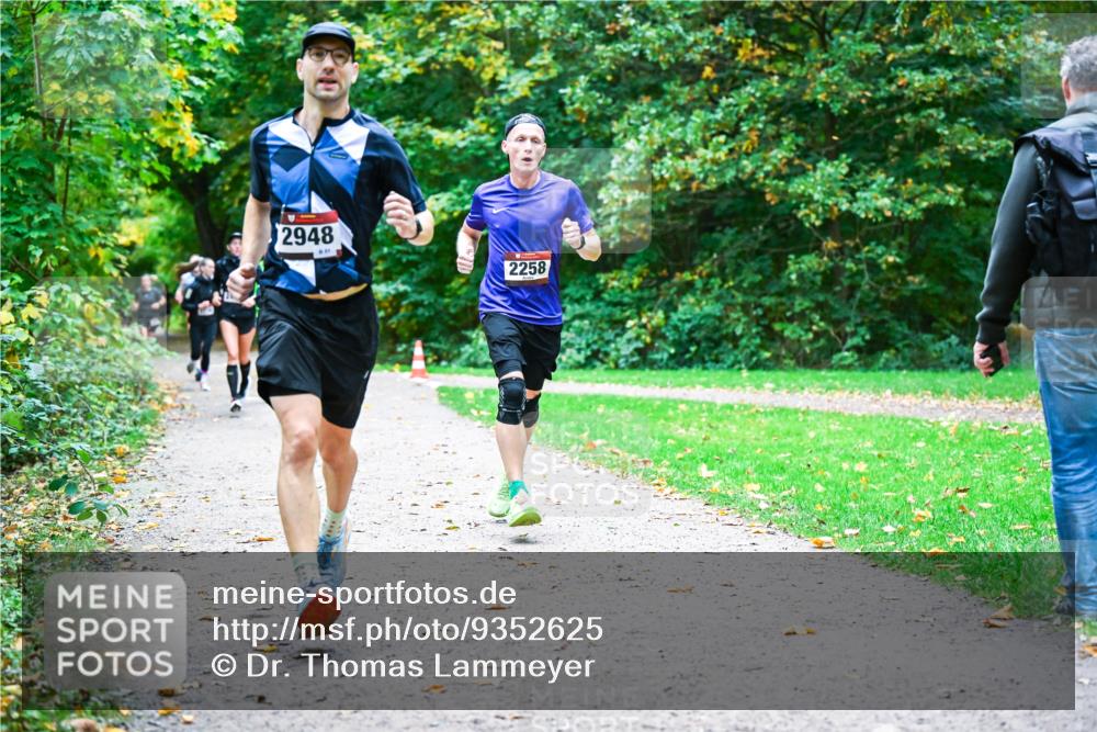12.10.2025 - Bramfelder Halbmarathon 2025 Dr. Thomas Lammeyer http://msf.ph/oto/9352625 12.10.2025 10:44:19 Laufen 2948, 2258 meine-sportfotos.de