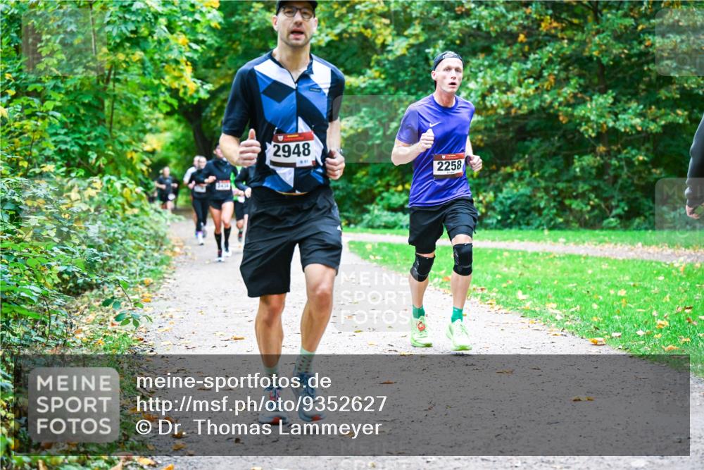 12.10.2025 - Bramfelder Halbmarathon 2025 Dr. Thomas Lammeyer http://msf.ph/oto/9352627 12.10.2025 10:44:19 Laufen 2948, 2258 meine-sportfotos.de