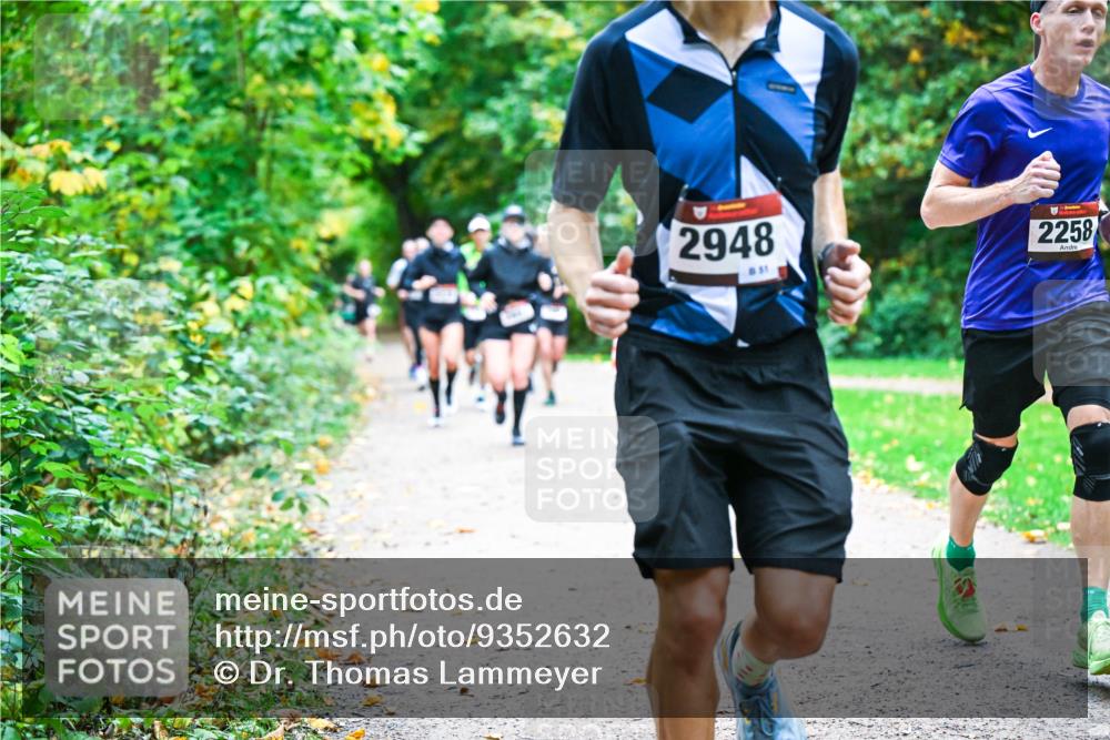 12.10.2025 - Bramfelder Halbmarathon 2025 Dr. Thomas Lammeyer http://msf.ph/oto/9352632 12.10.2025 10:44:20 Laufen 2948, 831, 2258 meine-sportfotos.de