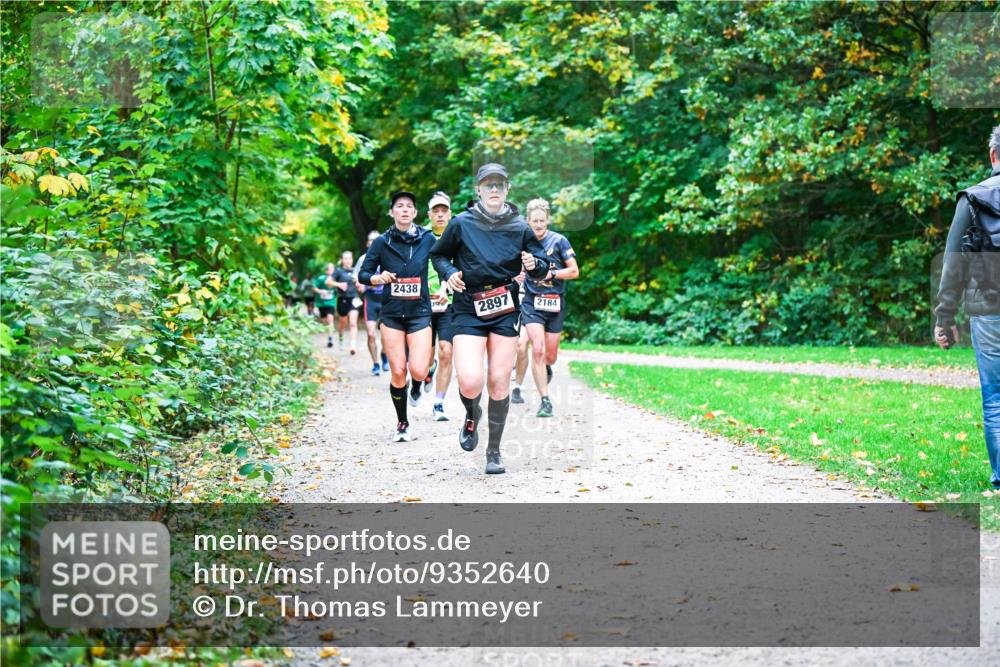 12.10.2025 - Bramfelder Halbmarathon 2025 Dr. Thomas Lammeyer http://msf.ph/oto/9352640 12.10.2025 10:44:21 Laufen 2438, 2897, 2184 meine-sportfotos.de