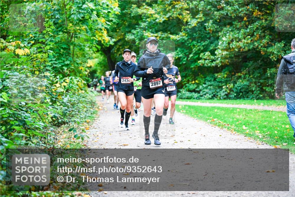 12.10.2025 - Bramfelder Halbmarathon 2025 Dr. Thomas Lammeyer http://msf.ph/oto/9352643 12.10.2025 10:44:21 Laufen 243, 2897, 2184 meine-sportfotos.de