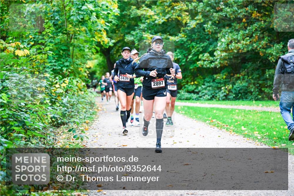 12.10.2025 - Bramfelder Halbmarathon 2025 Dr. Thomas Lammeyer http://msf.ph/oto/9352644 12.10.2025 10:44:22 Laufen 2438, 2897, 2184 meine-sportfotos.de