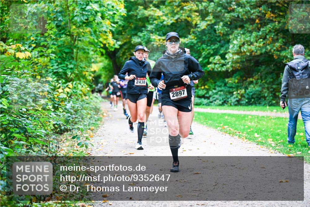 12.10.2025 - Bramfelder Halbmarathon 2025 Dr. Thomas Lammeyer http://msf.ph/oto/9352647 12.10.2025 10:44:22 Laufen 2438, 2897 meine-sportfotos.de