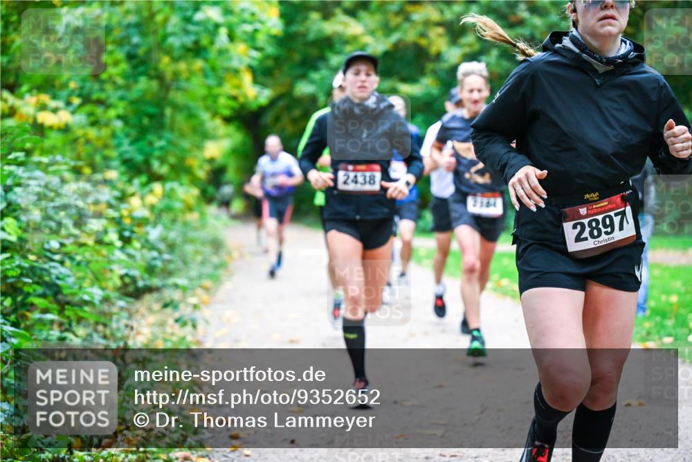 12.10.2025 - Bramfelder Halbmarathon 2025 Dr. Thomas Lammeyer http://msf.ph/oto/9352652 12.10.2025 10:44:23 Laufen 2438, 34, 2897 meine-sportfotos.de