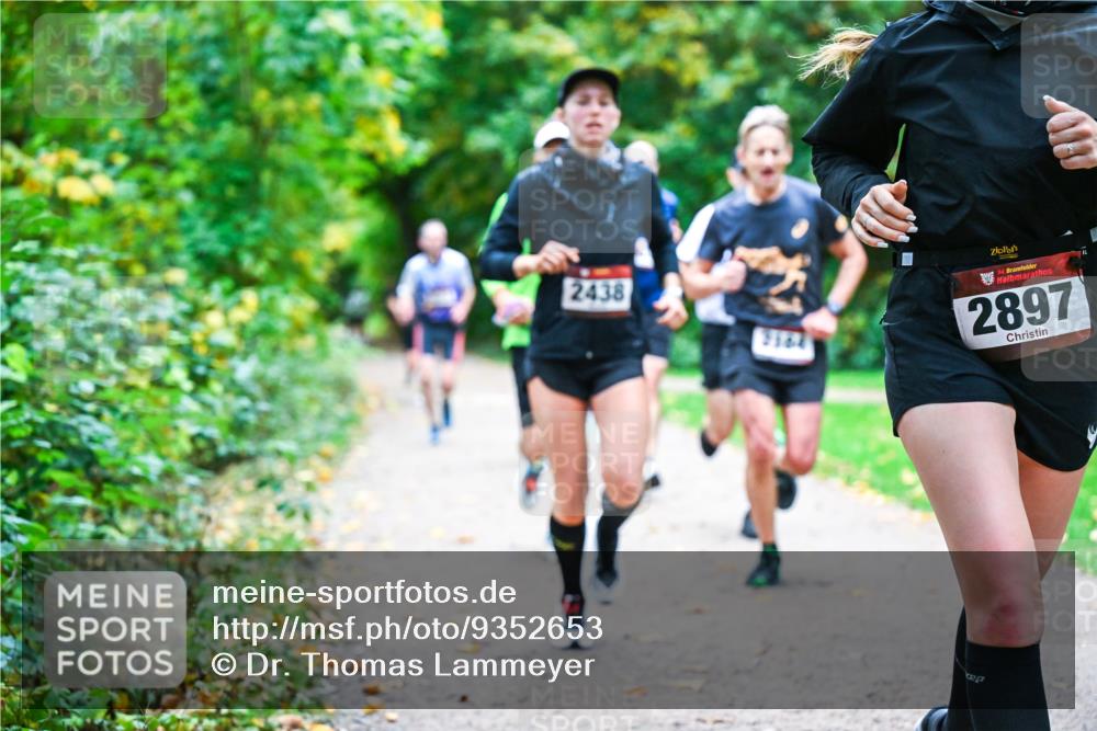 12.10.2025 - Bramfelder Halbmarathon 2025 Dr. Thomas Lammeyer http://msf.ph/oto/9352653 12.10.2025 10:44:23 Laufen 2438, 34, 2897 meine-sportfotos.de