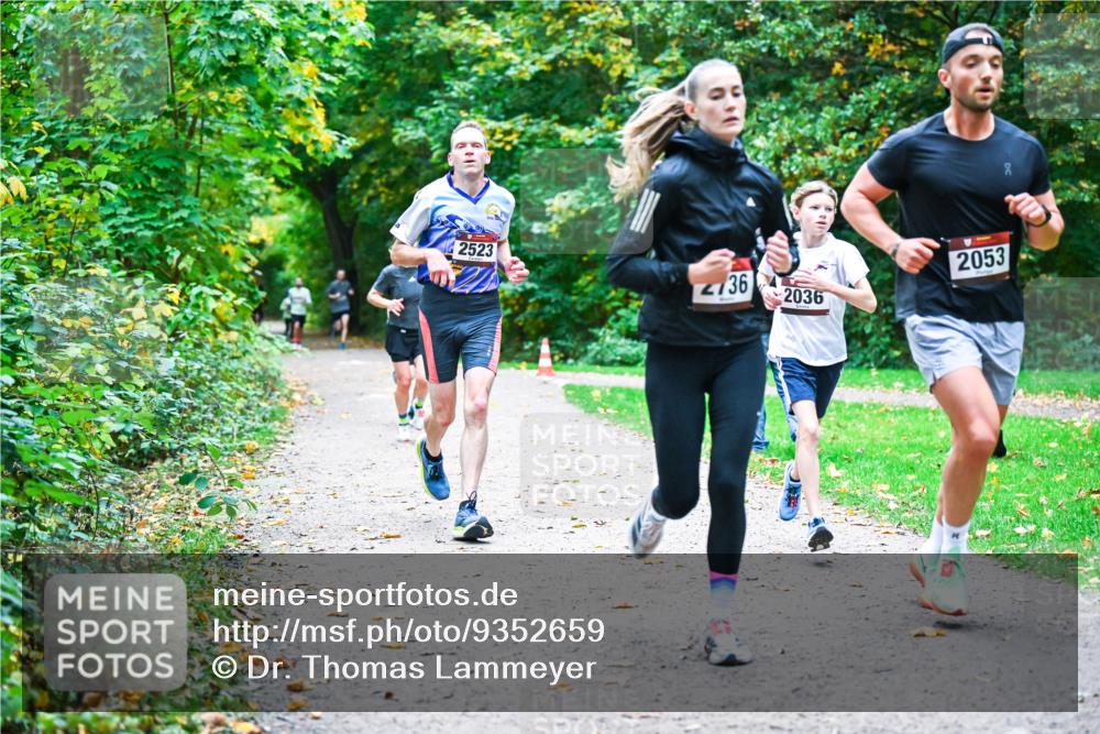 12.10.2025 - Bramfelder Halbmarathon 2025 Dr. Thomas Lammeyer http://msf.ph/oto/9352659 12.10.2025 10:44:26 Laufen 2523, 2736, 2036, 2053 meine-sportfotos.de