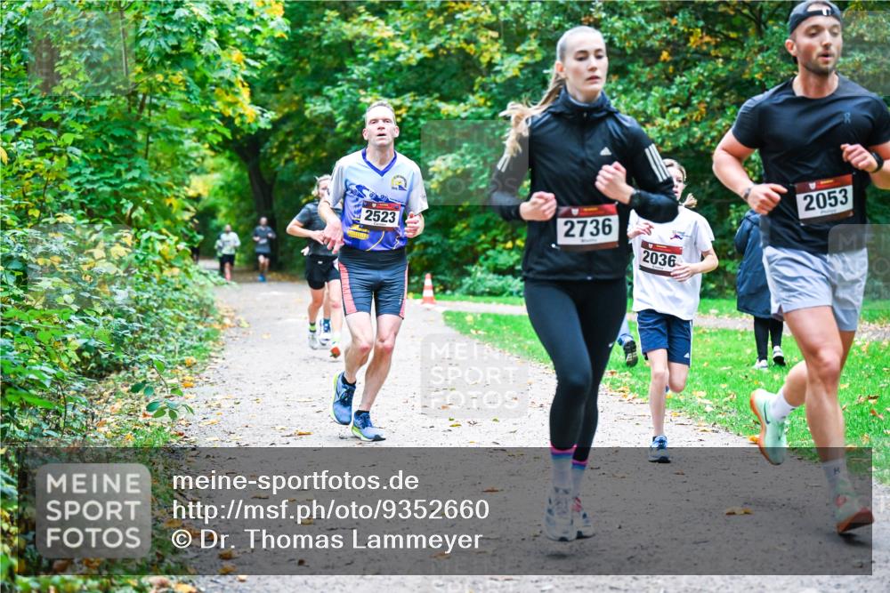 12.10.2025 - Bramfelder Halbmarathon 2025 Dr. Thomas Lammeyer http://msf.ph/oto/9352660 12.10.2025 10:44:26 Laufen 2523, 2736, 2036, 2053 meine-sportfotos.de