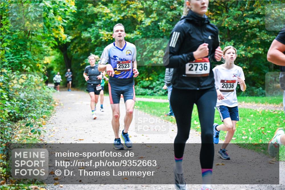 12.10.2025 - Bramfelder Halbmarathon 2025 Dr. Thomas Lammeyer http://msf.ph/oto/9352663 12.10.2025 10:44:26 Laufen 2523, 2736, 2036 meine-sportfotos.de