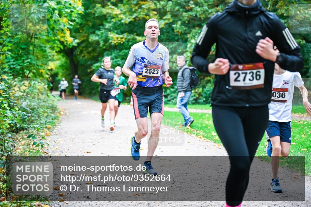 12.10.2025 - Bramfelder Halbmarathon 2025 Dr. Thomas Lammeyer http://msf.ph/oto/9352664 12.10.2025 10:44:26 Laufen 2523, 2736, 036 meine-sportfotos.de