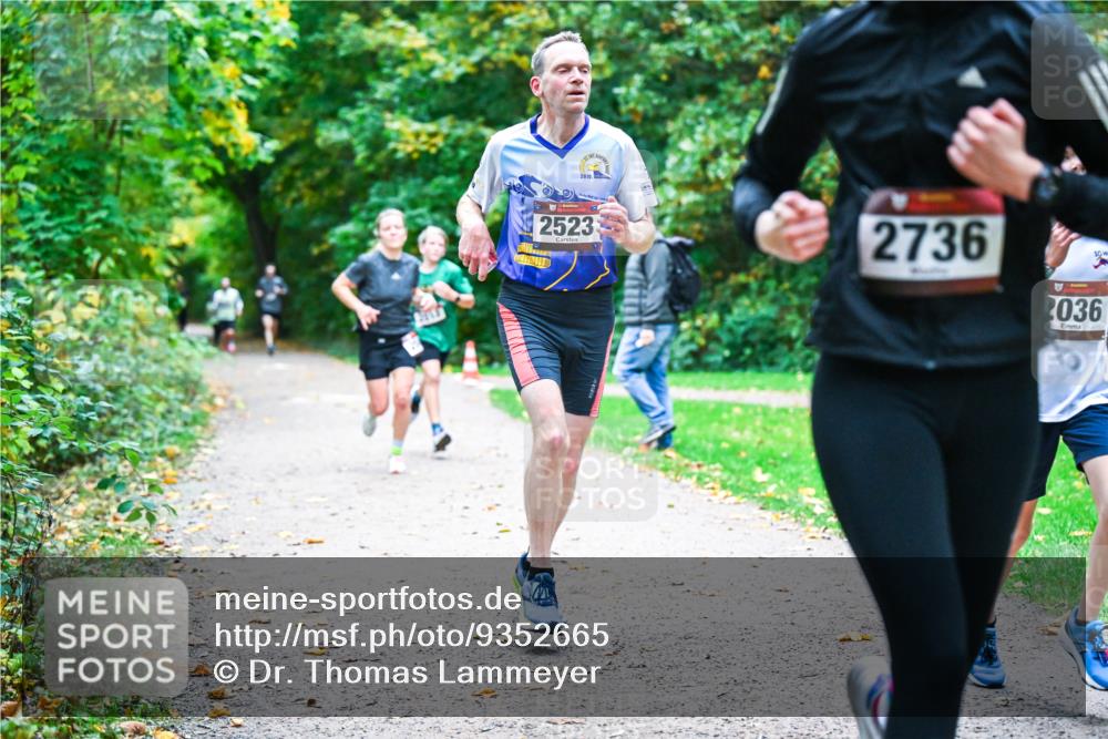 12.10.2025 - Bramfelder Halbmarathon 2025 Dr. Thomas Lammeyer http://msf.ph/oto/9352665 12.10.2025 10:44:27 Laufen 2523, 2736, 036 meine-sportfotos.de