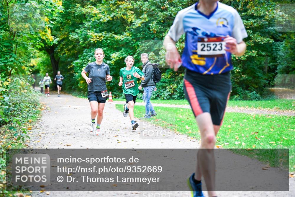 12.10.2025 - Bramfelder Halbmarathon 2025 Dr. Thomas Lammeyer http://msf.ph/oto/9352669 12.10.2025 10:44:27 Laufen 258, 2012, 2523 meine-sportfotos.de