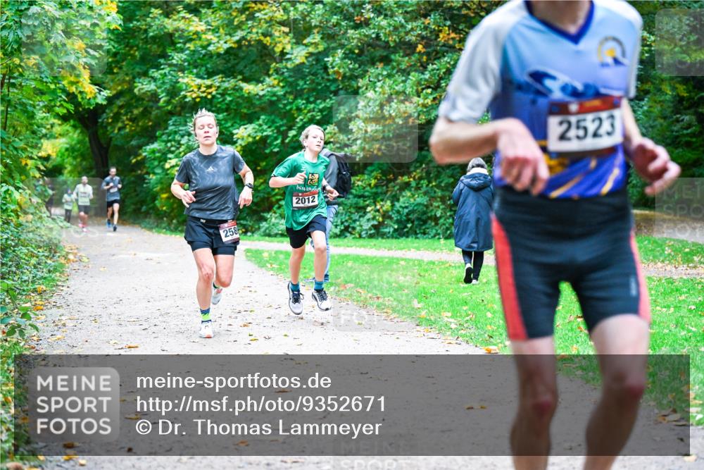 12.10.2025 - Bramfelder Halbmarathon 2025 Dr. Thomas Lammeyer http://msf.ph/oto/9352671 12.10.2025 10:44:28 Laufen 258, 2012, 2523 meine-sportfotos.de