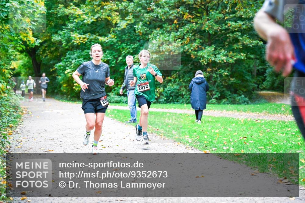 12.10.2025 - Bramfelder Halbmarathon 2025 Dr. Thomas Lammeyer http://msf.ph/oto/9352673 12.10.2025 10:44:28 Laufen 258, 2012 meine-sportfotos.de