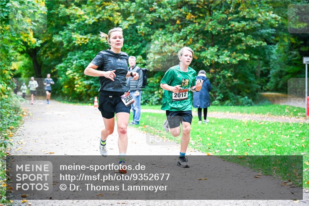12.10.2025 - Bramfelder Halbmarathon 2025 Dr. Thomas Lammeyer http://msf.ph/oto/9352677 12.10.2025 10:44:28 Laufen 2589, 2012 meine-sportfotos.de