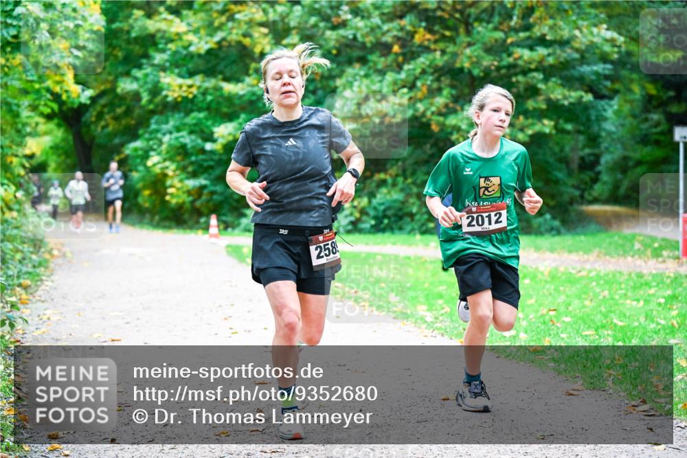 12.10.2025 - Bramfelder Halbmarathon 2025 Dr. Thomas Lammeyer http://msf.ph/oto/9352680 12.10.2025 10:44:29 Laufen 40, 258, 2012 meine-sportfotos.de