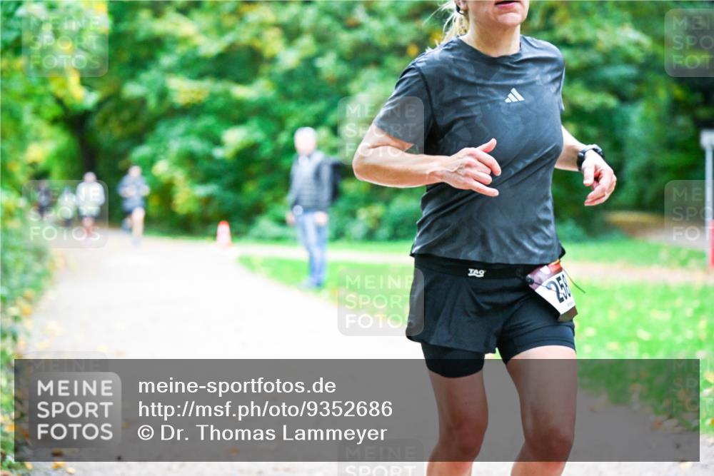 12.10.2025 - Bramfelder Halbmarathon 2025 Dr. Thomas Lammeyer http://msf.ph/oto/9352686 12.10.2025 10:44:30 Laufen 25 meine-sportfotos.de